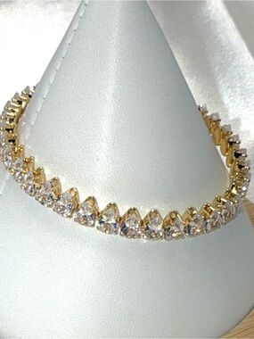 18K Gold Dipped AAACZ Pear Shaped Tennis Stretchy Bangle